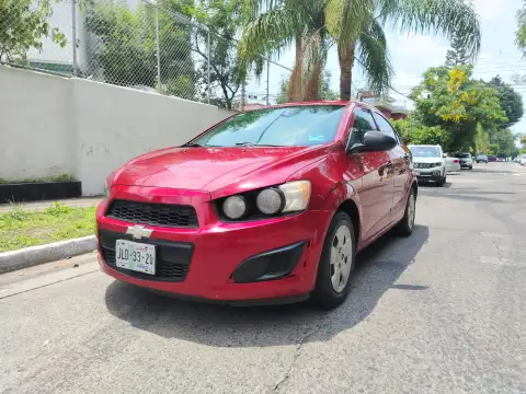 Chevrolet Sonic Base 2014 rojo