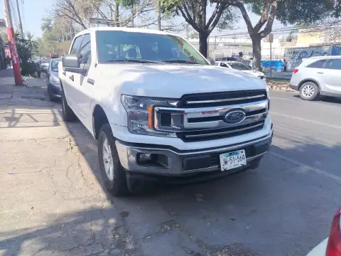 Ford Lobo 5.0 4x2 2019 blanco